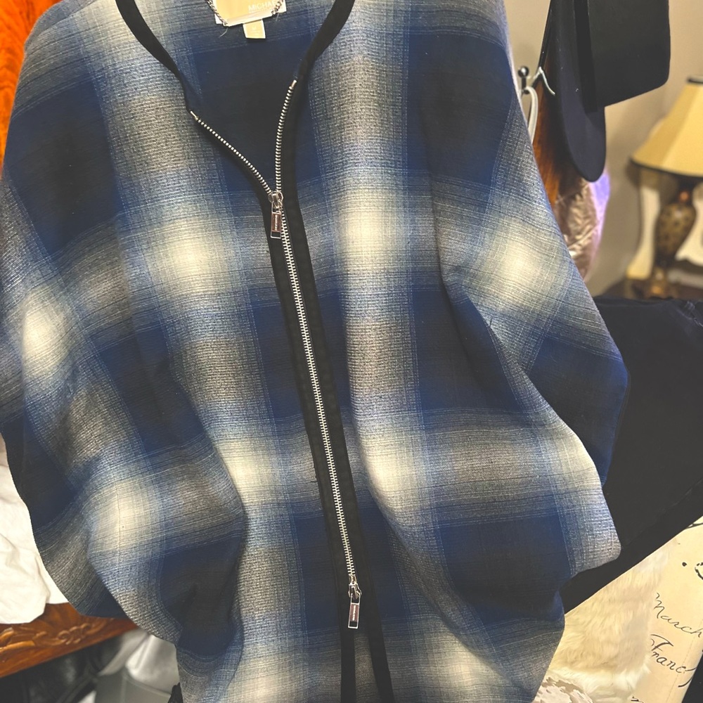 MICHAEL KORS .. CAPE/PONCHO.  Womens Med.  Blue plaid